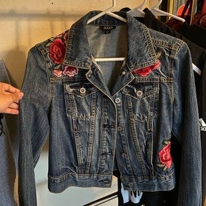 Jean jacket with patched Roses